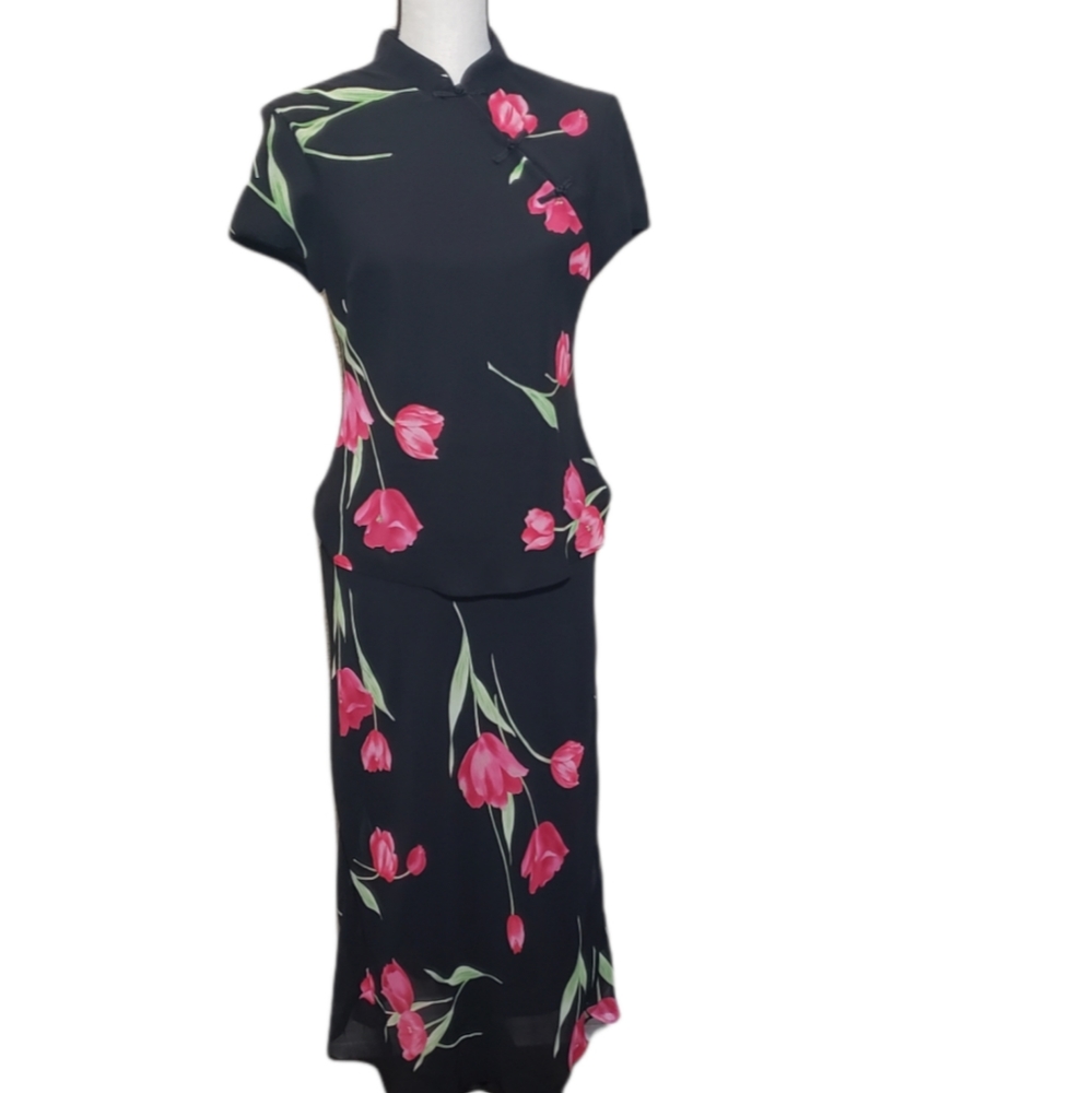 Studio I Petite matching set/ top and skirt size 10P.